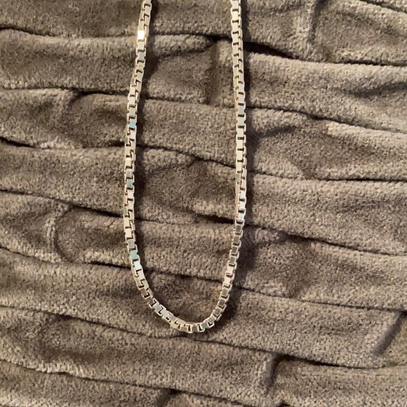 Sterling Silver Box Link 18 in Chain Necklace - Picture 4 of 5